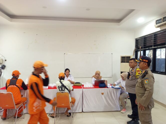 
					Bhabinkamtibmas Petamburan Monitoring Sosialisasi dan Tes Urine BNN