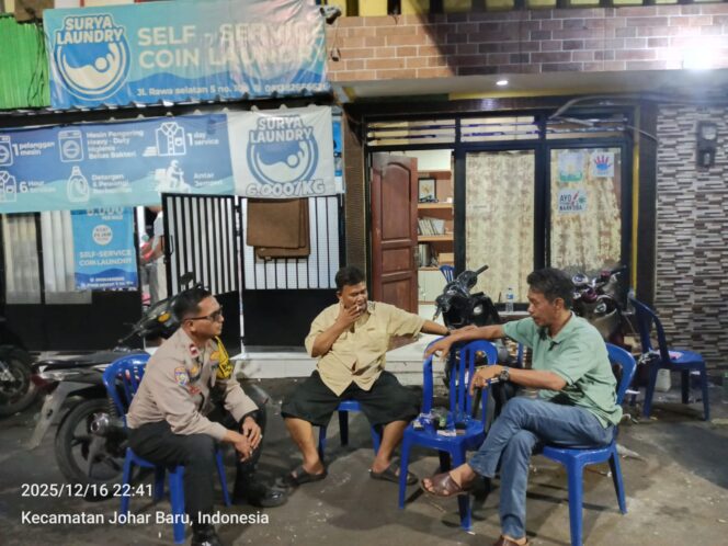 
					Sambangi Pos Satkamling, Bhabinkamtibmas Kampung Rawa Perkuat Keamanan Lingkungan RW 04