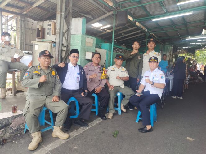 
					Polisi Lakukan Sambang, Bahas Keamanan Lingkungan Bersama Warga Kemayoran