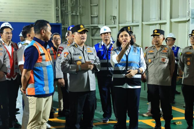 
					Di Tengah Bencana Sumatera, Polri dan PT Pelni Lakukan Operasi Kemanusiaan Ini