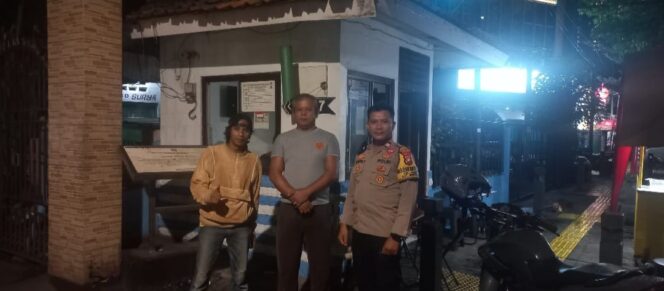 
					Bhabinkamtibmas Cikini Sambangi Satkamling, Perkuat Kewaspadaan Jelang Dini Hari