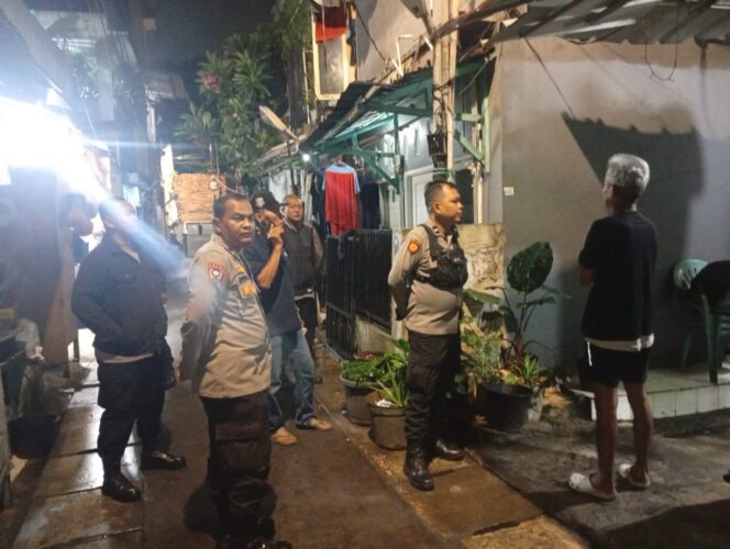 
					Patroli Cipta Kondisi Jalan Kaki Wilayah Tanah Abang, Antisipasi Kejahatan Malam Hingga Dini Hari