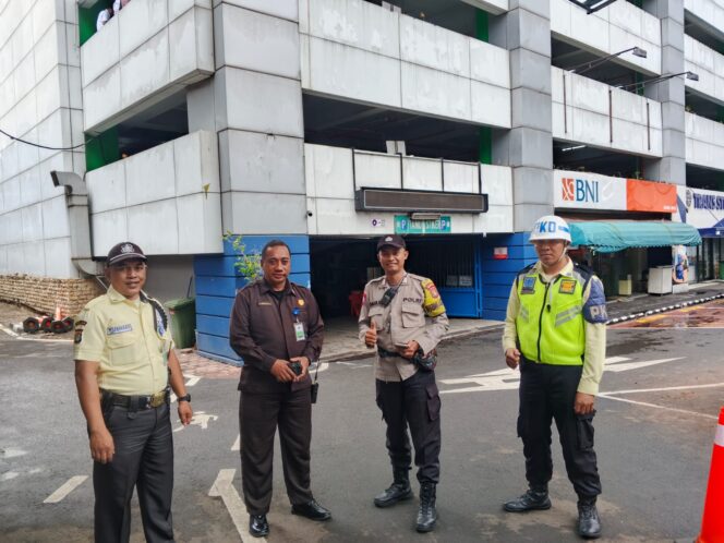 
					Bhabinkamtibmas Lakukan Pengamanan Antisipasi Unjuk Rasa di Kawasan Kemenhub Gambir