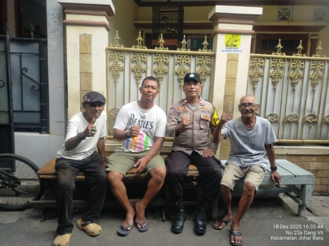 
					Jelang Nataru, Bhabinkamtibmas Sambangi Warga RW 06 Galur Perkuat Keamanan Lingkungan