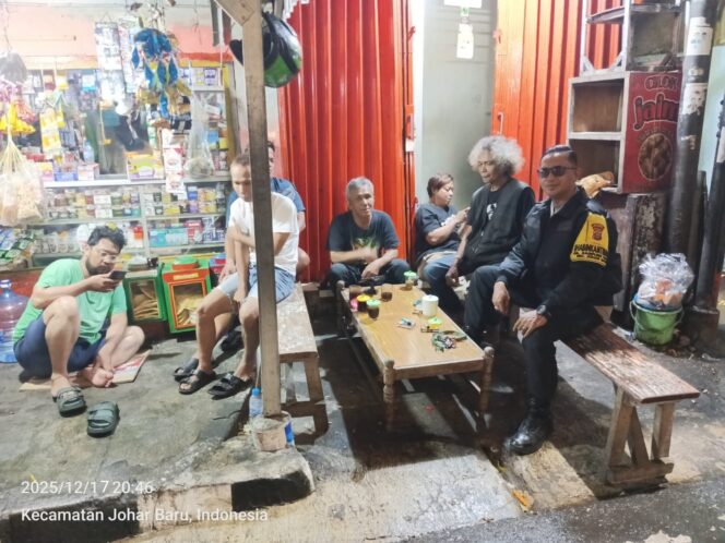 
					Cooling System dan Patroli Wilayah, Bhabinkamtibmas Sambangi Warga Kampung Rawa Jaga Kamtibmas