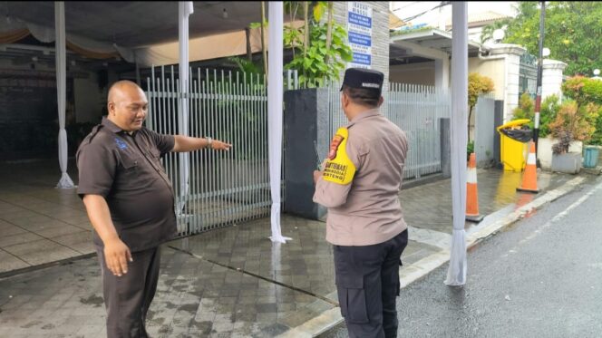 
					Jelang Natal, Bhabinkamtibmas Gondangdia Perkuat Pengamanan Gereja HKBP Menteng