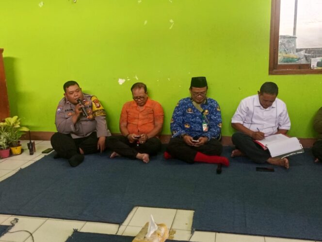 
					Silaturahmi Tiga Pilar Petamburan Bersama Warga RW 06 Gelar Jumling dan Pembasmian Sarang Nyamuk