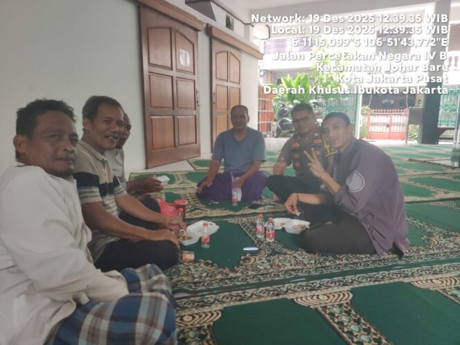 
					Kapolsubsektor Kayu Awet Sholat Jumat Berjamaah di Masjid Izul Islam, Perkuat Silaturahmi dan Kamtibmas