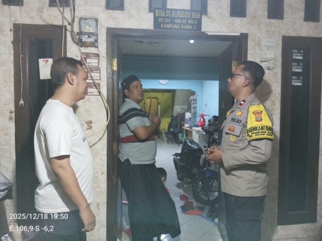 
					Sentuhan Humanis Polisi, Bhabinkamtibmas Lakukan Kunjungan Empathy Building kepada Korban Kejahatan di Kampung Rawa