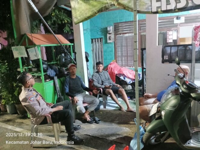 
					Sambang Kediaman Rumah Warga, Bhabinkamtibmas Kampung Rawa Perkuat Cooling System Lingkungan