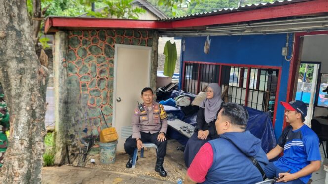 
					Bhabinkamtibmas Karet Tengsin Patroli Dialogis dan Sambangi FKDM dan Staf RT di Wilayah RT 15/04
