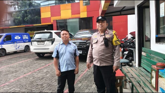 
					Bhabinkamtibmas Gondangdia Patroli Dialogis di Jalan RP Soeroso, Imbau Warga Waspada Saat Jam Istirahat