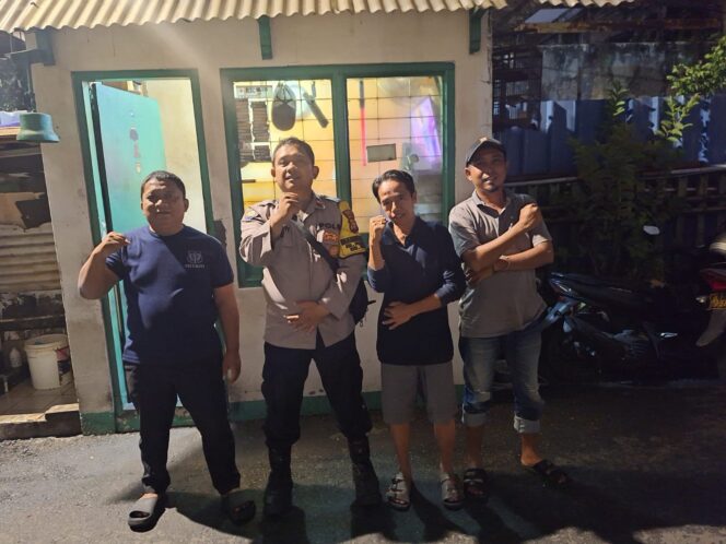 
					Bhabinkamtibmas Pegangsaan Sambang Satkamling, Perkuat Patroli Cegah Kejahatan Menjelang Pagi