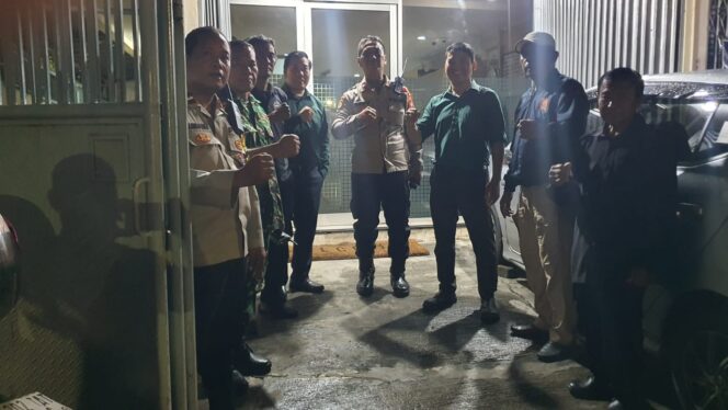 
					Polisi Kawal Kebaktian Natal di Gereja SJA Pasar Baru, Ibadah Berjalan Aman