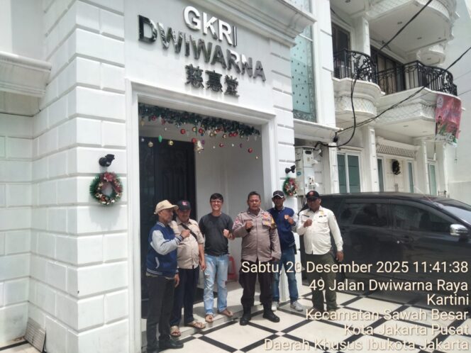 
					Polisi Cek Kesiapan Tiga Gereja Jelang Natal 2025 di Karang Anyar