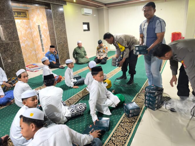 
					Polsek Bekasi Barat Santuni Anak Yatim, Wujud Empati dan Kepedulian Sosial