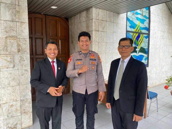 
					Patroli 1052 Polsek Metro Tanah Abang Lakukan Patroli dan Kunjungan ke Gereja Advent Hari Ketujuh
