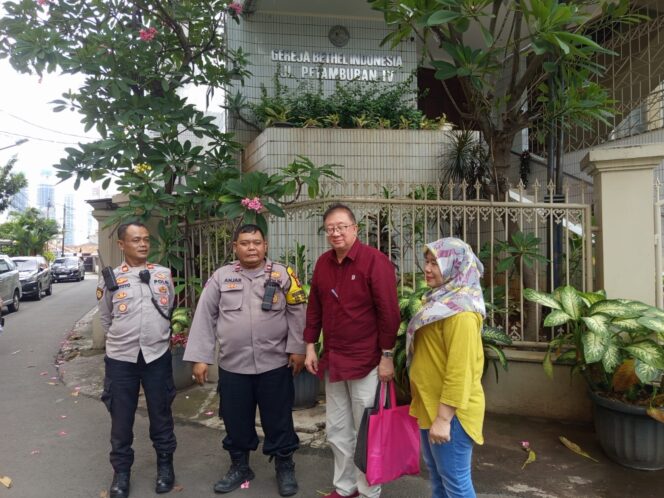 
					Polsek Metro Tanah Abang Laksanakan Kunjungan dan Pengecekan Gereja Bethel Indonesia (GBI) Jelang Nataru