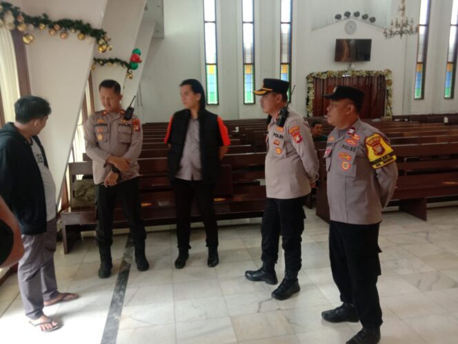 
					Jelang Nataru, Kapolsek Metro Tanah Abang dan Kasat Reskrim Polres Jakpus Tinjau Gereja GKPA