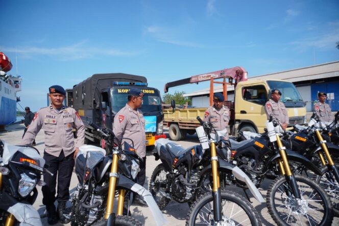 
					Kapal MV Egon Tiba di Pelabuhan Krueng Geukueh, Kapolres Lhokseumawe Terima Bantuan Polri