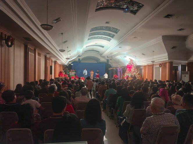 
					Bhabinkamtibmas Polsek Metro Gambir Monitoring Ibadah Minggu di Gereja Anugerah Petojo Selatan