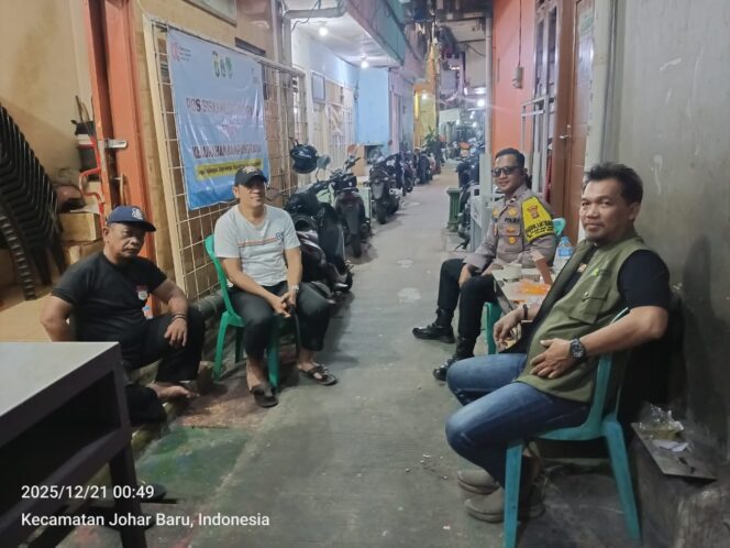 
					Bhabinkamtibmas Sambangi Pos Siskamling RW 06 Kampung Rawa, Perkuat Keamanan Lingkungan