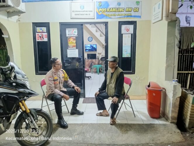 
					Sambang Pos Satkamling, Polisi Perkuat Keamanan Lingkungan RW 05 Kampung Rawa