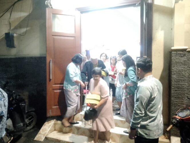 
					Pengamanan Natal di Mangga Dua Selatan, Polisi dan Tiga Pilar Jaga Ibadat Tetap Kondusif