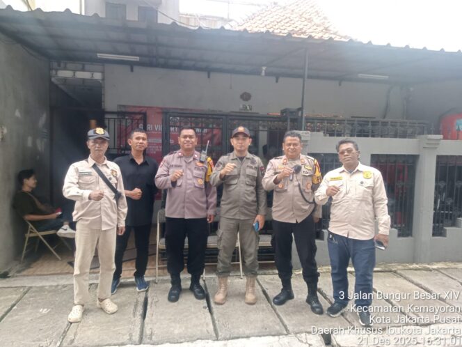 
					Aparat Gabungan Pastikan Ibadah Natal di GKRI Victory Shekinah Berjalan Kondusif