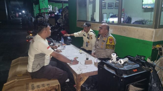 
					Bhabinkamtibmas Kampung Bali Tingkatkan Patroli Keamanan Pasar Blok F Tanah Abang