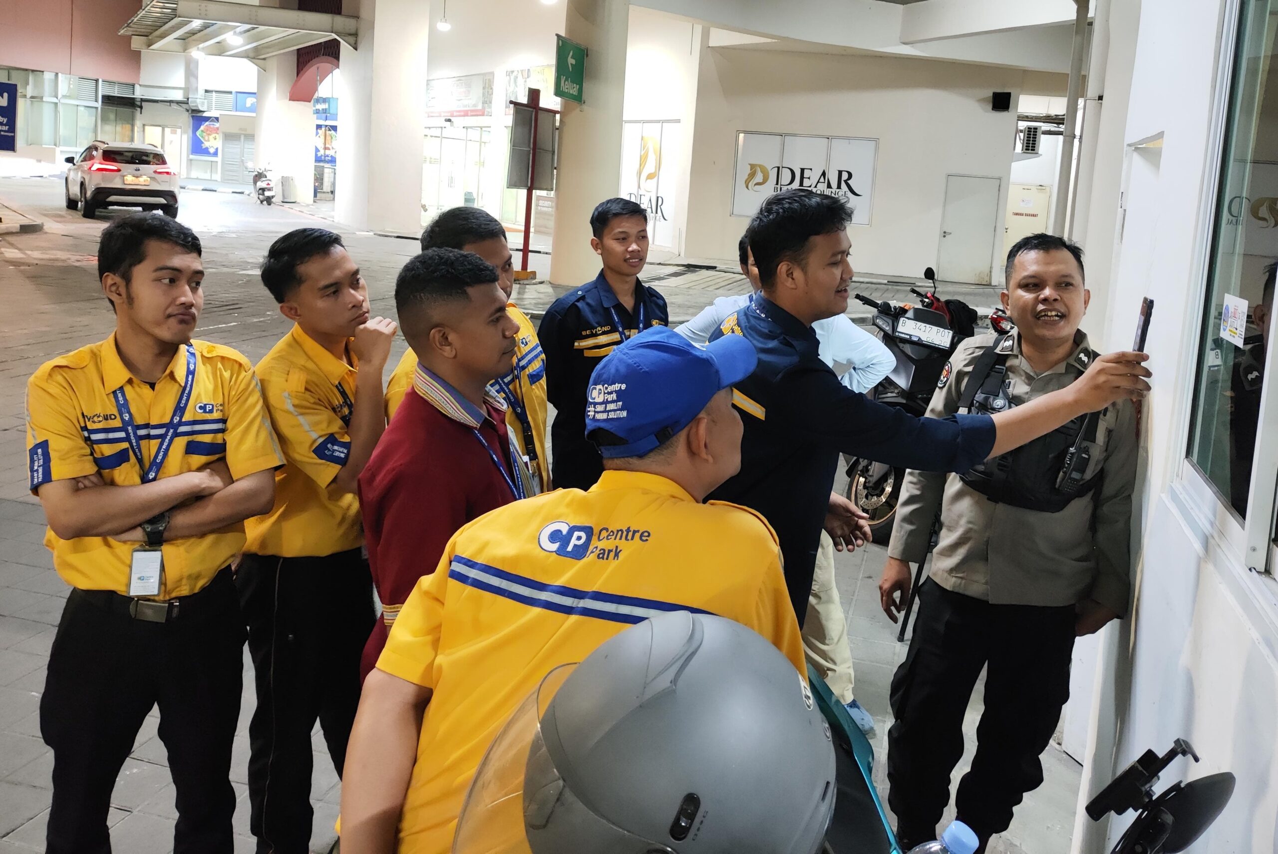 Polsek Metro Tanah Abang Menjadi Sahabat Polisi Untuk Jemaat Gencarkan Sosialisasi Barcode Kamtibmas di Gereja Angkola