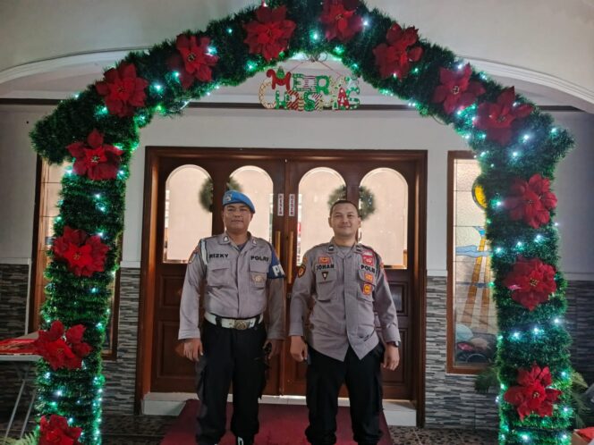 
					Polsek Metro Tanah Abang Hadir Amankan Perayaan Natal di Gereja Pantekosta Gelora