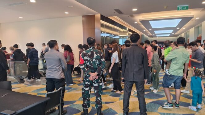 
					Berikan Rasa Aman, Polsek Metro Tanah Abang dan Tiga Pilar Kawal Ibadah Natal GBI Senayan City