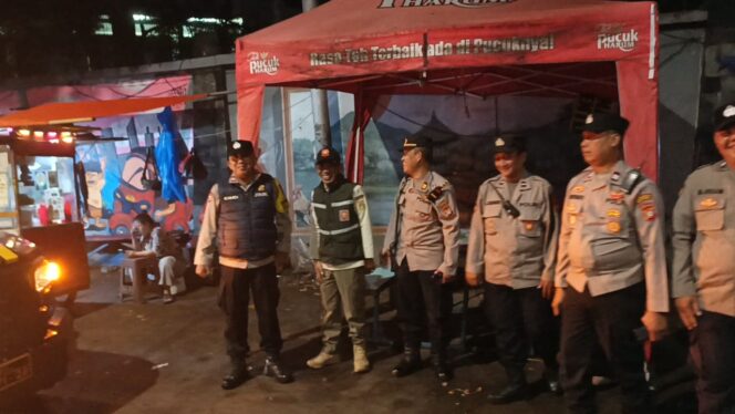 
					Tiga Pilar Menteng Patroli Perbatasan Kwitang Kalipasir, Kamtibmas Tetap Aman Kondusif