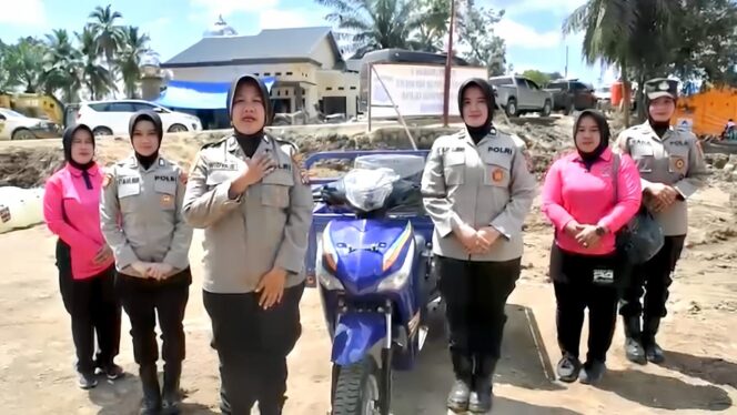 
					Polwan Polres Metro Jakpus Salurkan Motor Viar Roda Tiga untuk Polres Tapanuli Selatan Pasca-Bencana