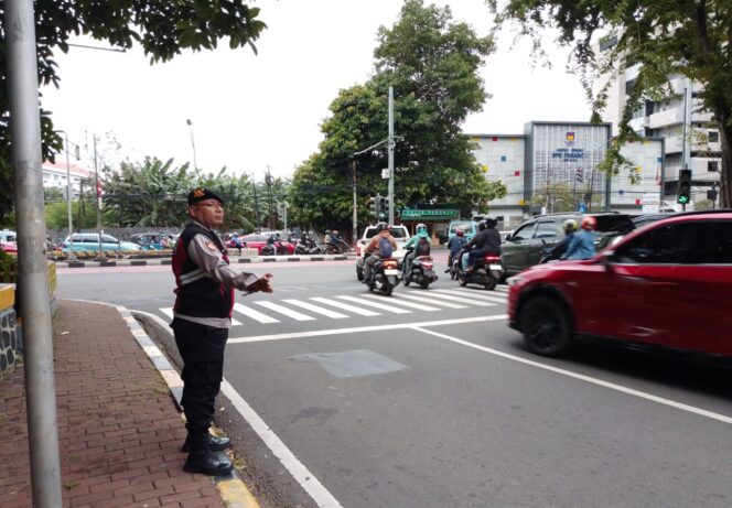 
					Polsek Sawah Besar Gelar Ploting Sore, Arus Lalu Lintas Lancar dan Aman