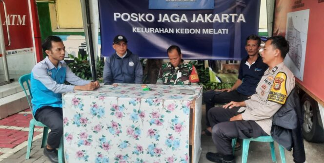 
					Bhabinkamtibmas Kebon Melati Sambangi Posko Jaga Jakarta, Perkuat Sinergi 3 Pilar Jaga Kamtibmas