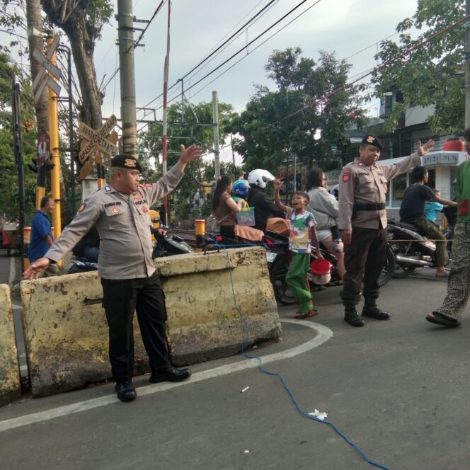 
					Polisi Hadir di Tengah Masyarakat, Polsek Johar Baru Intensifkan Pengaturan Lalu Lintas Sore Hari