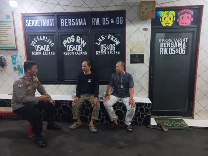 
					Polisi Hadir di Tengah Ronda Malam, Perkuat Siskamling RW 06 Kebon Kacang