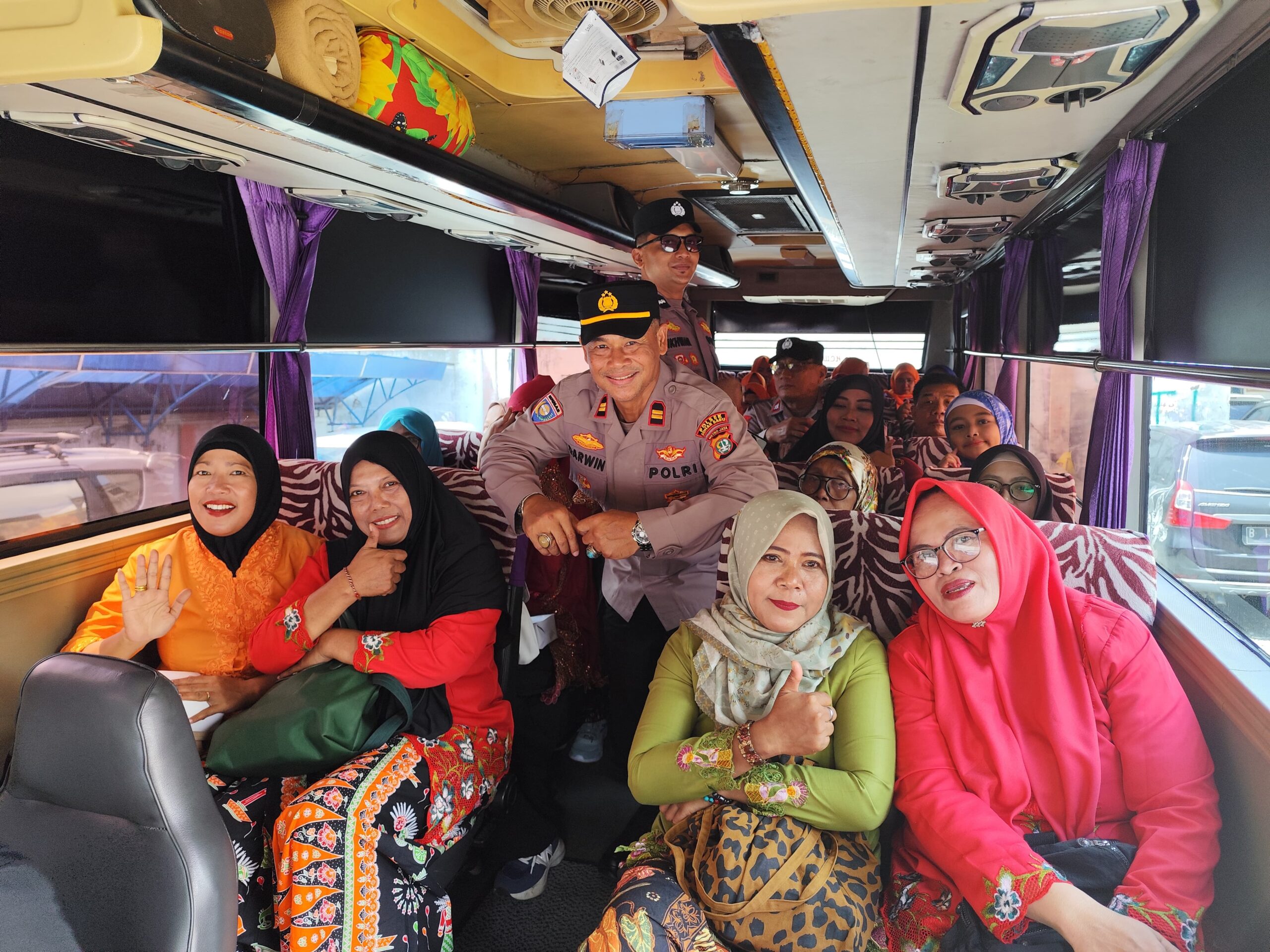 Polsek Johar Baru Dampingi Emak-Emak Jaga Jakarta Ikuti Lomba Orasi Tingkat Polres