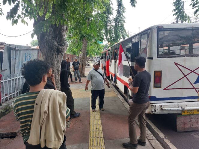 
					Pengawalan Humanis, Polsek Johar Baru Keberangkatan Massa Unras Menuju Polda Metro Jaya dengan Aman dan Tertib
