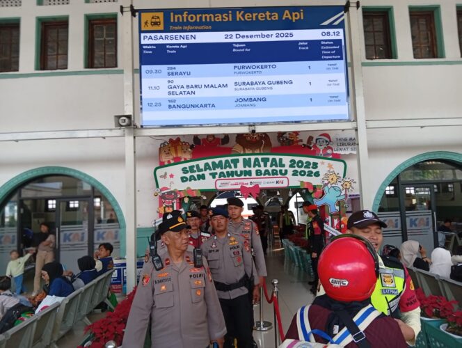 
					Patroli Ops Lilin Jaya, Polisi Pastikan Keamanan dan Kenyamanan Penumpang di Stasiun Senen