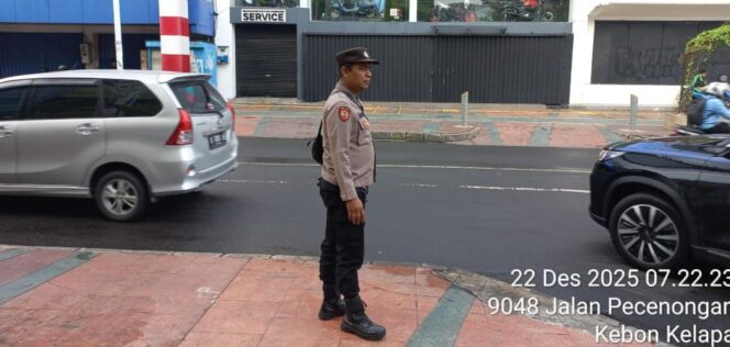 
					Patko 1013 Polsek Metro Gambir Tingkatkan Pengaturan Lalu Lintas Pagi Hari di TL Pecenongan