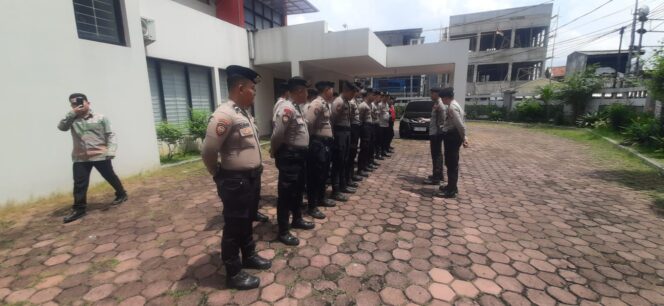 
					Apel Siaga Unras, Polsek Metro Menteng Perketat Pengamanan Kantor Hukum Elsa Syarief