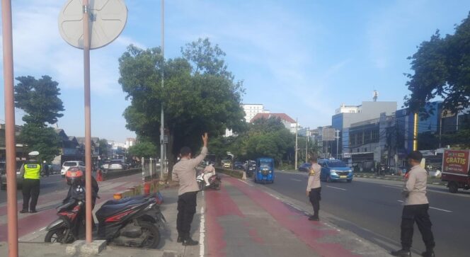 
					Polsek Cempaka Putih Gelar Strong Point Sore Hari, Antisipasi Kemacetan dan Kejahatan Jalanan