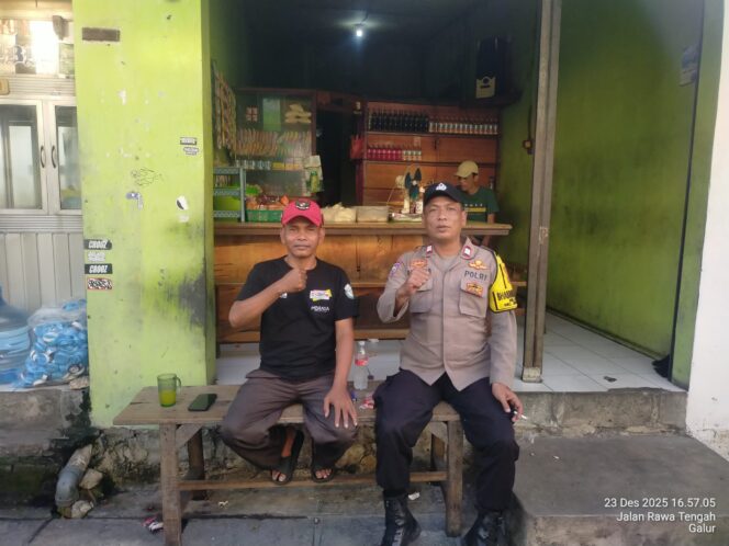 
					Bhabinkamtibmas Galur Lakukan Sambang dan Cooling System di Warkop, Jelang Nataru
