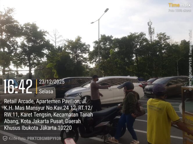 
					Kegiatan Pengaturan Lalu Lintas Sore Hari di Pertigaan Karet