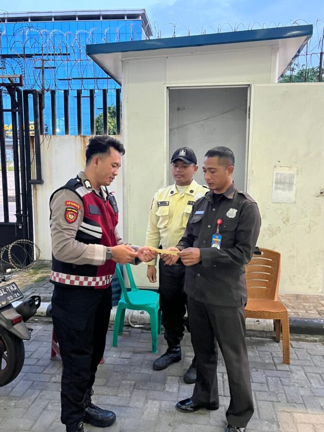 
					Sosialisasi Layanan 110 Dan Sistem Barcode Oleh Unit Samapta Di Pos Satpam Perusahaan