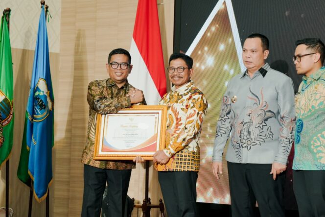 
					Melalui Anugerah Patuh Pajak 2025, Pemerintah Provinsi Banten Ingin Menumbuhkan Budaya Taat Pajak