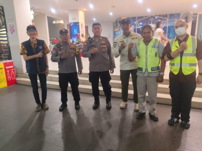 
					Sinergi Pengamanan Humanis Warnai Misa Malam Natal di Gereja Kristus Raja